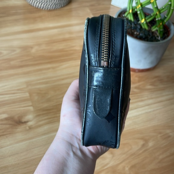 ⚡️MCM⚡️ Visetos vintage black clutch/pouch/everyday bag (wristlet no strap) - Picture 7 of 16